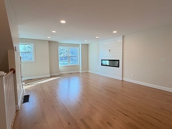 3rd image of 9 Acton Rd #8