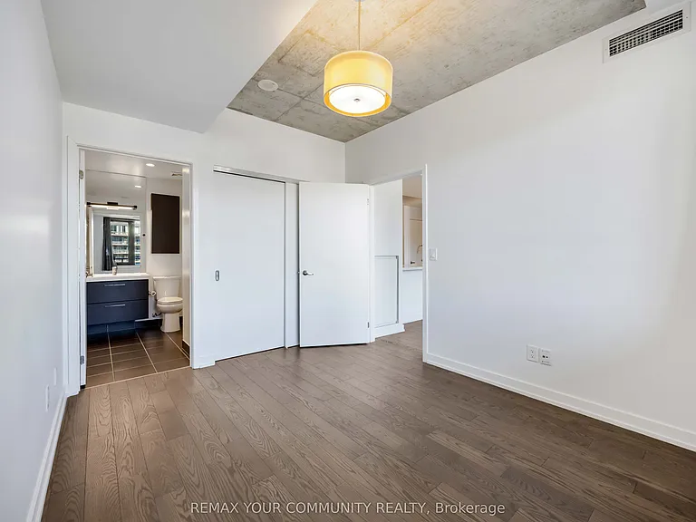 400 Wellington St W #1003 — Photo 20