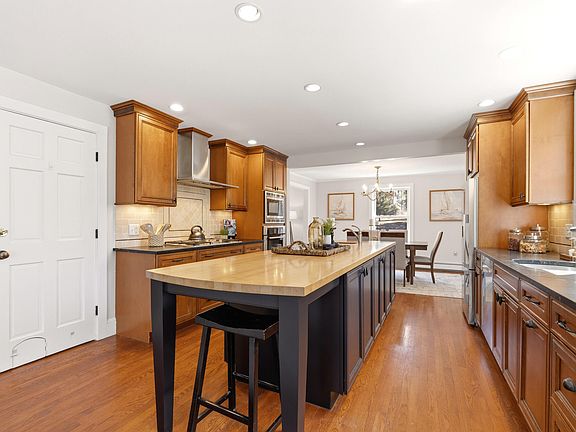 5th image of 47 Glen Road