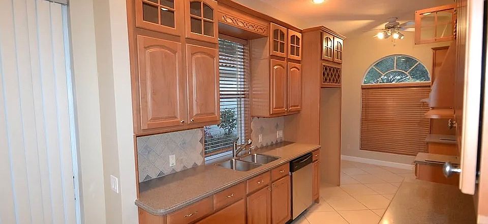2nd image of 159 E Tall Oaks Cir