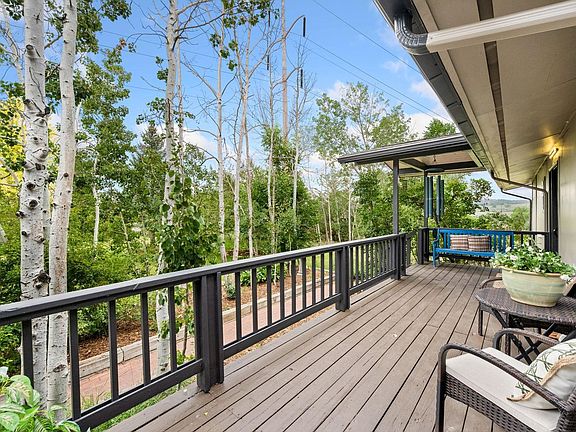 4th image of 795 Fox Hill Ct
