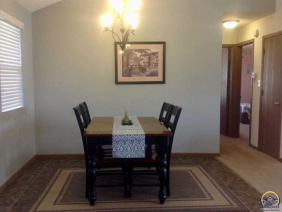 4th image of 220 Park Dr