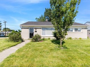 25707 Miracle Dr, Madison Heights, MI 48071