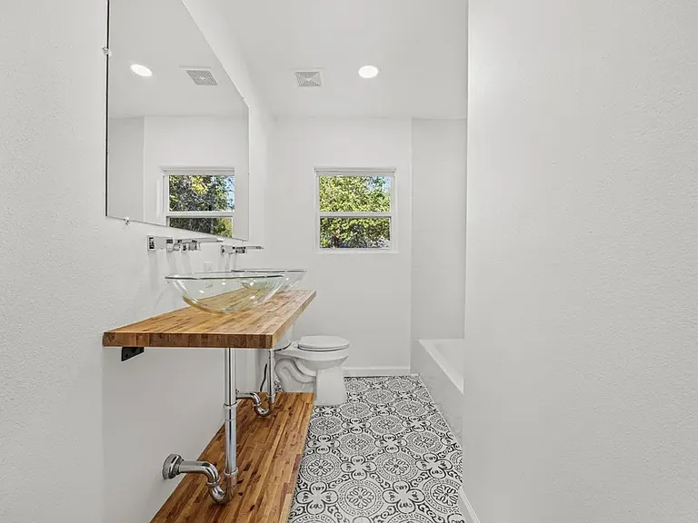 1809 Shepheard Dr — Photo 8