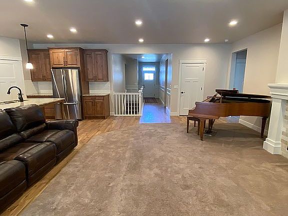 5th image of 559 S Glenna Way
