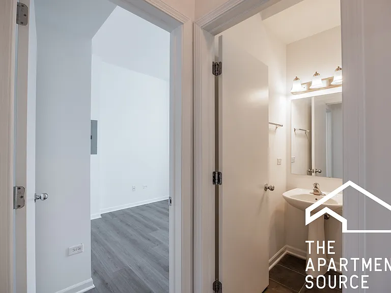 2022 S Throop St #2W — Photo 9