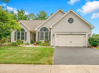 367 Wildwood Dr, North Aurora, IL 60542