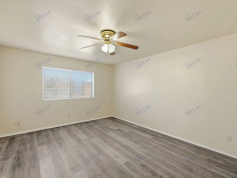 911 Wellridge Dr — Photo 15
