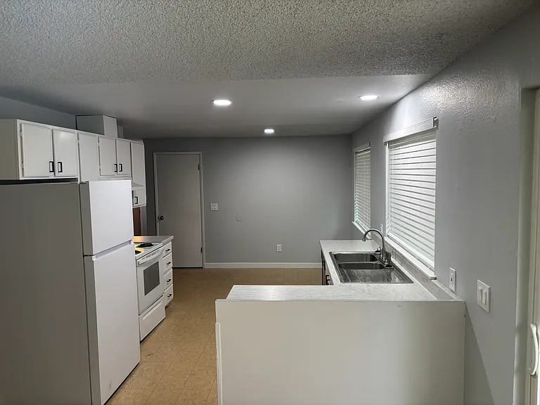 19311 B St E #1 — Photo 12