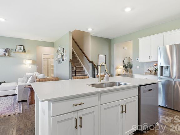5th image of 109 Shorthorn Rd