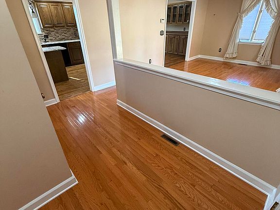 2nd image of 1001 Hilltop Dr