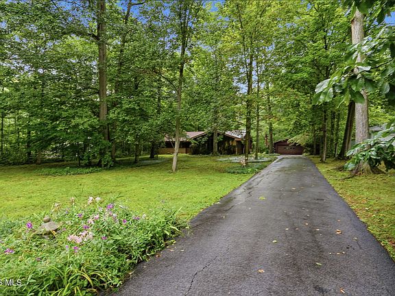 2nd image of 16170 Beechwood Rd