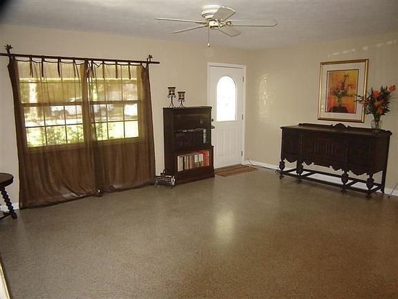 3rd image of 504 Lillian Dr