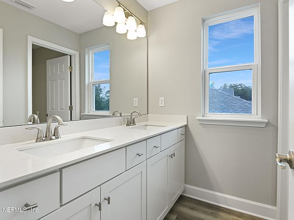 4th image of 55 MOANA Court W