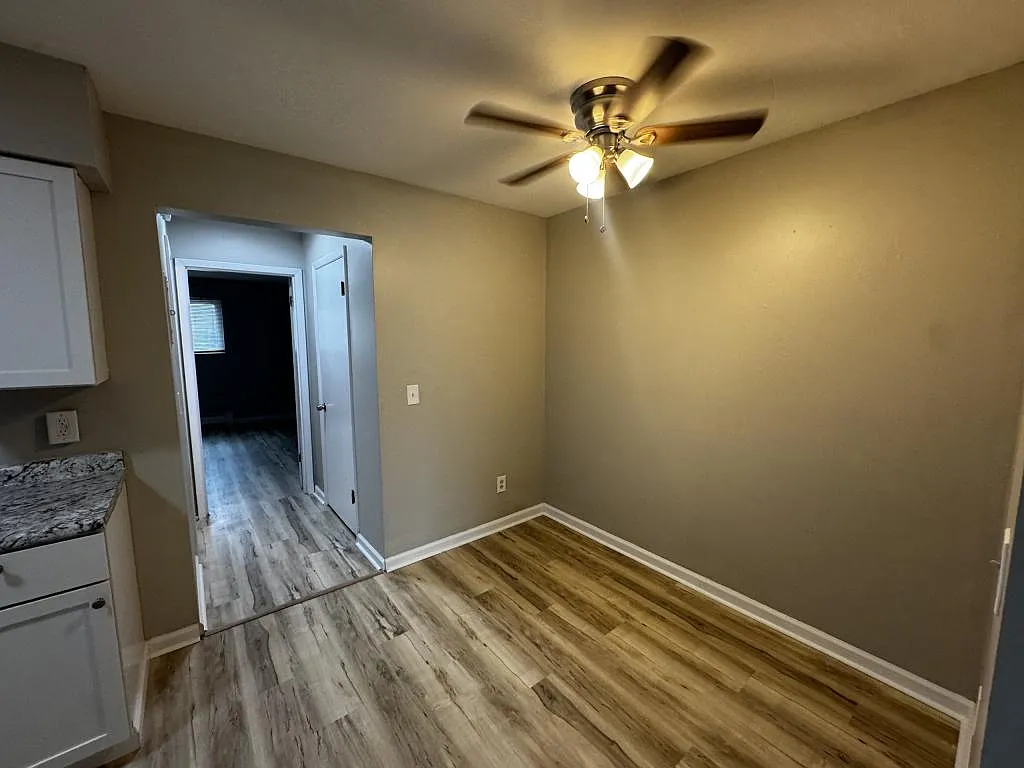 325 Pike St — Photo 3