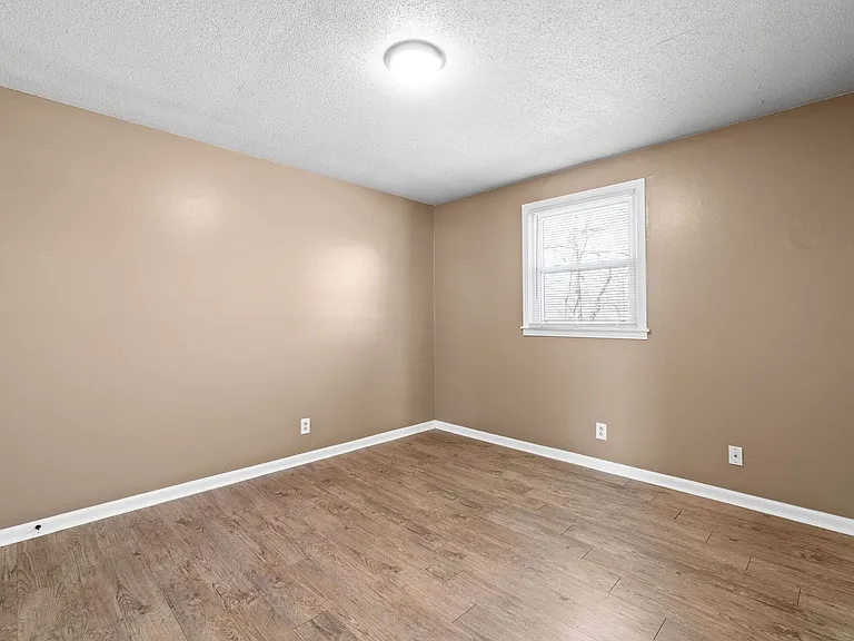 1908 Batts Ln — Photo 14
