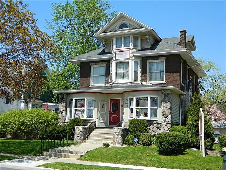 2nd image of 203 Jefferson St