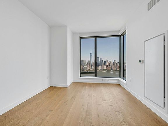 5th image of 99 Hudson St #5408