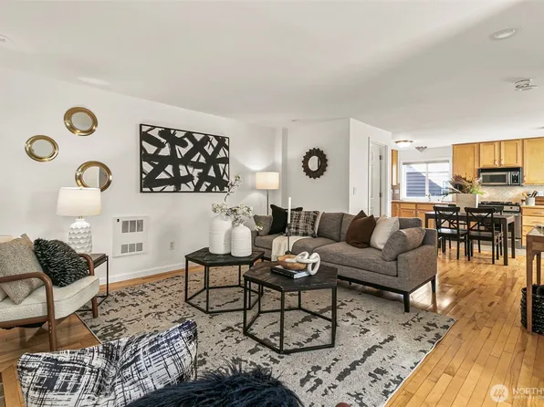 158 15th #B, Seattle, WA 98122