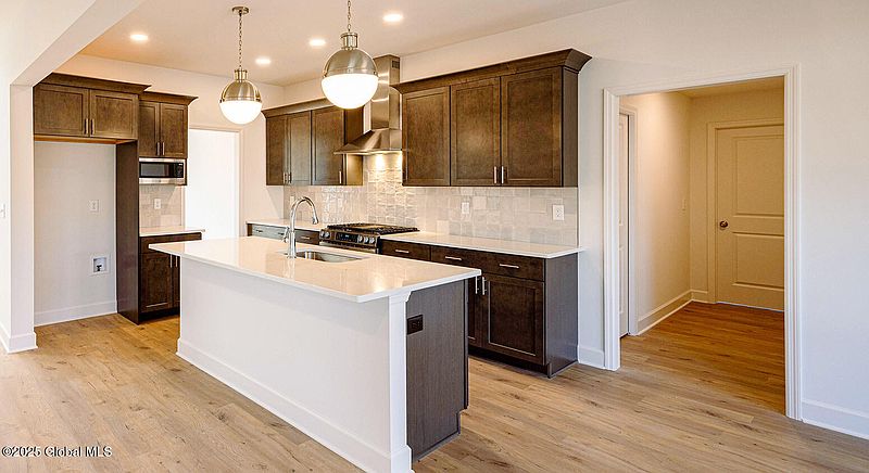 3rd image of 6 Bergen Place