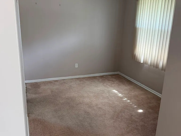 8610 N Evangeline St — Photo 3