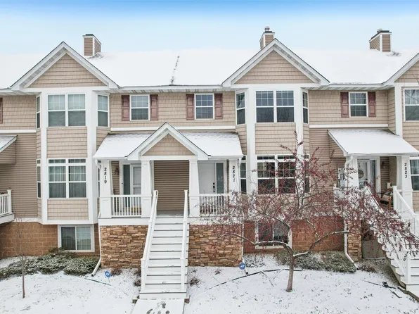 2821 Arona St, Roseville, MN 55113