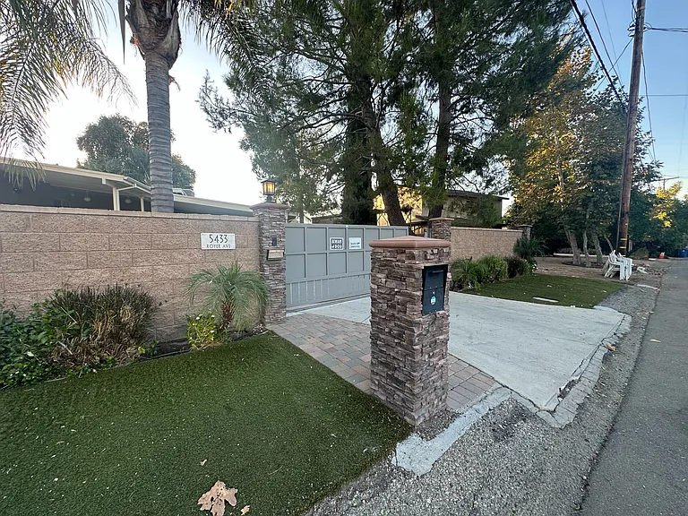 5433 Royer Ave — Photo 35