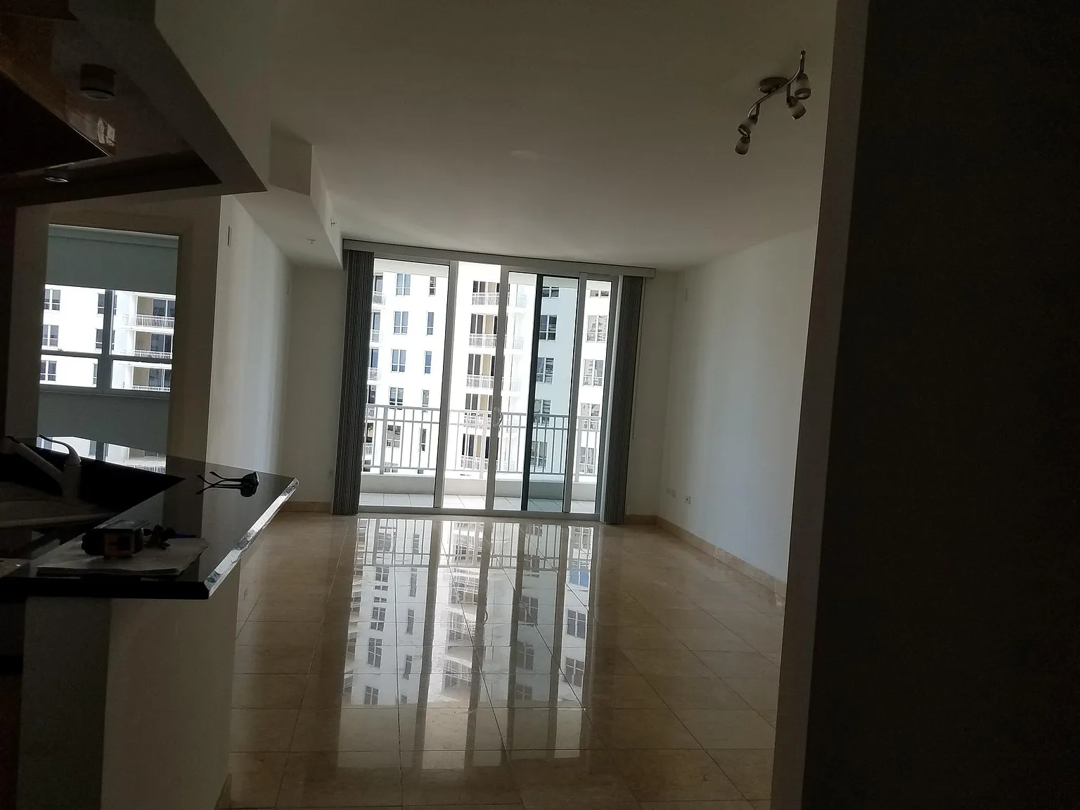 1 bed, 1.5 bath, 880 sqft, $3,000 — Photo 3