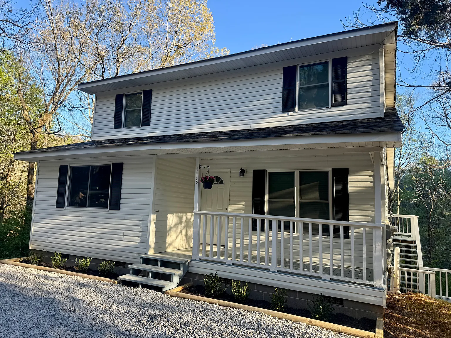 3 bed, 1344 sqft, $2,025 — Photo 2