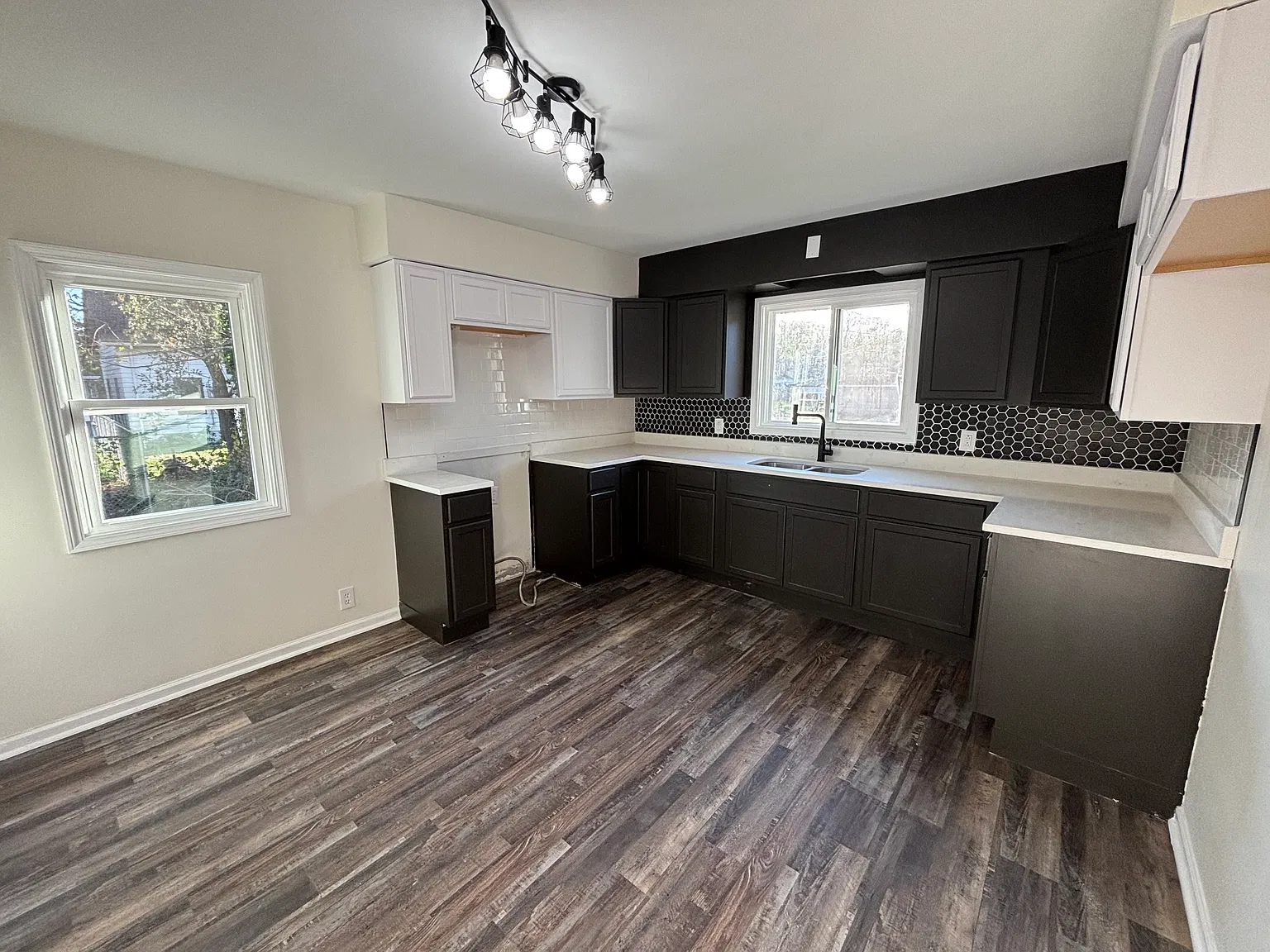 3 bed, 1832 sqft, $1,850 — Photo 2