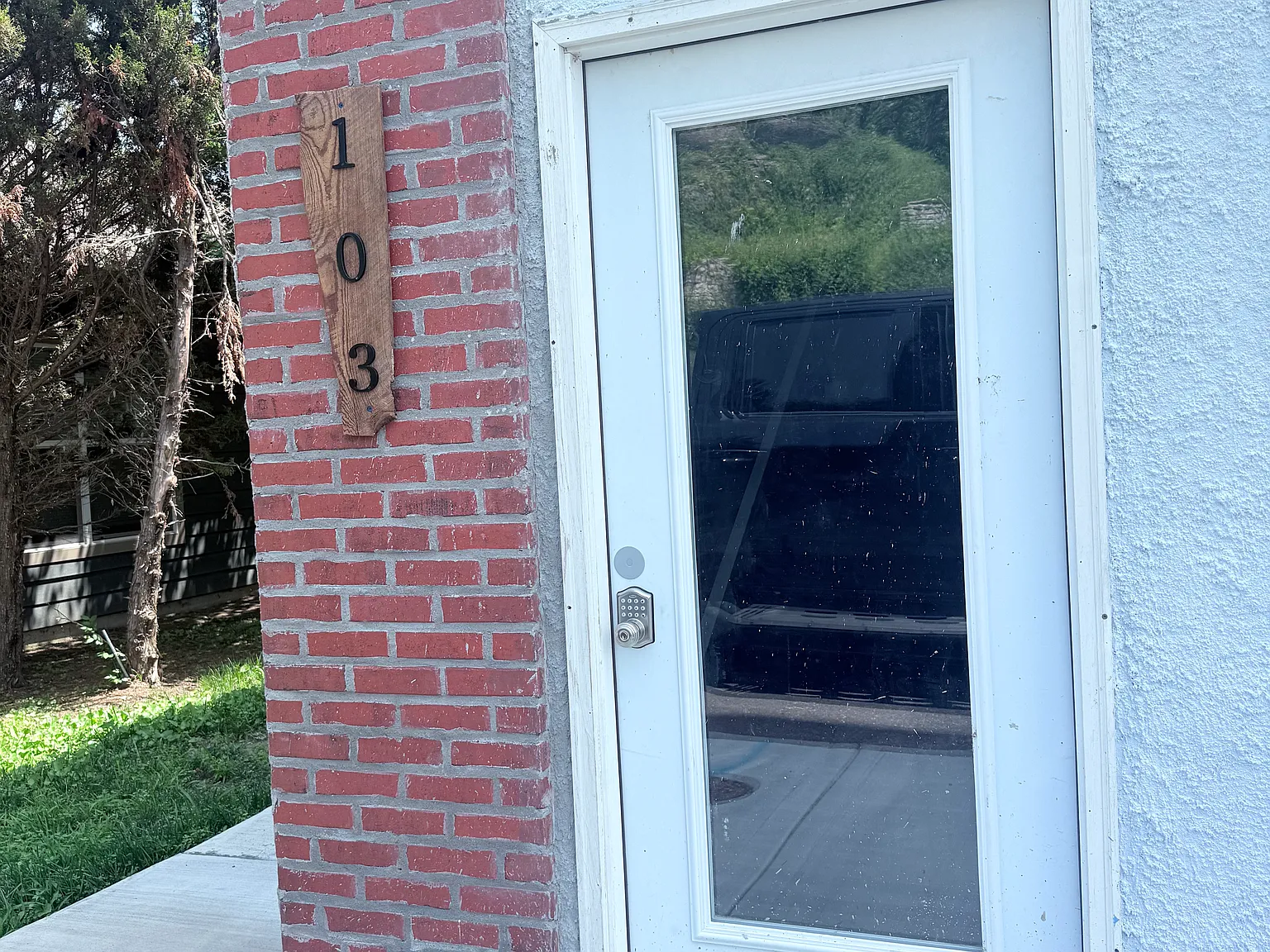 2 bed, 800 sqft, $1,200 — Photo 2
