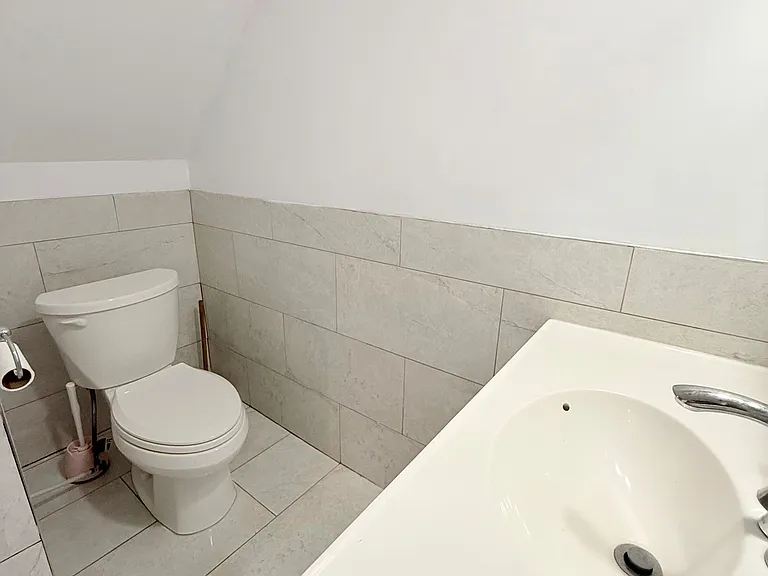 21 Colinayre Cres — Photo 8