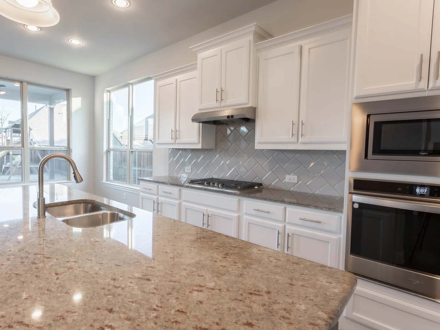 5 bed, 3.5 bath, 4127 sqft, $4,350 — Photo 3