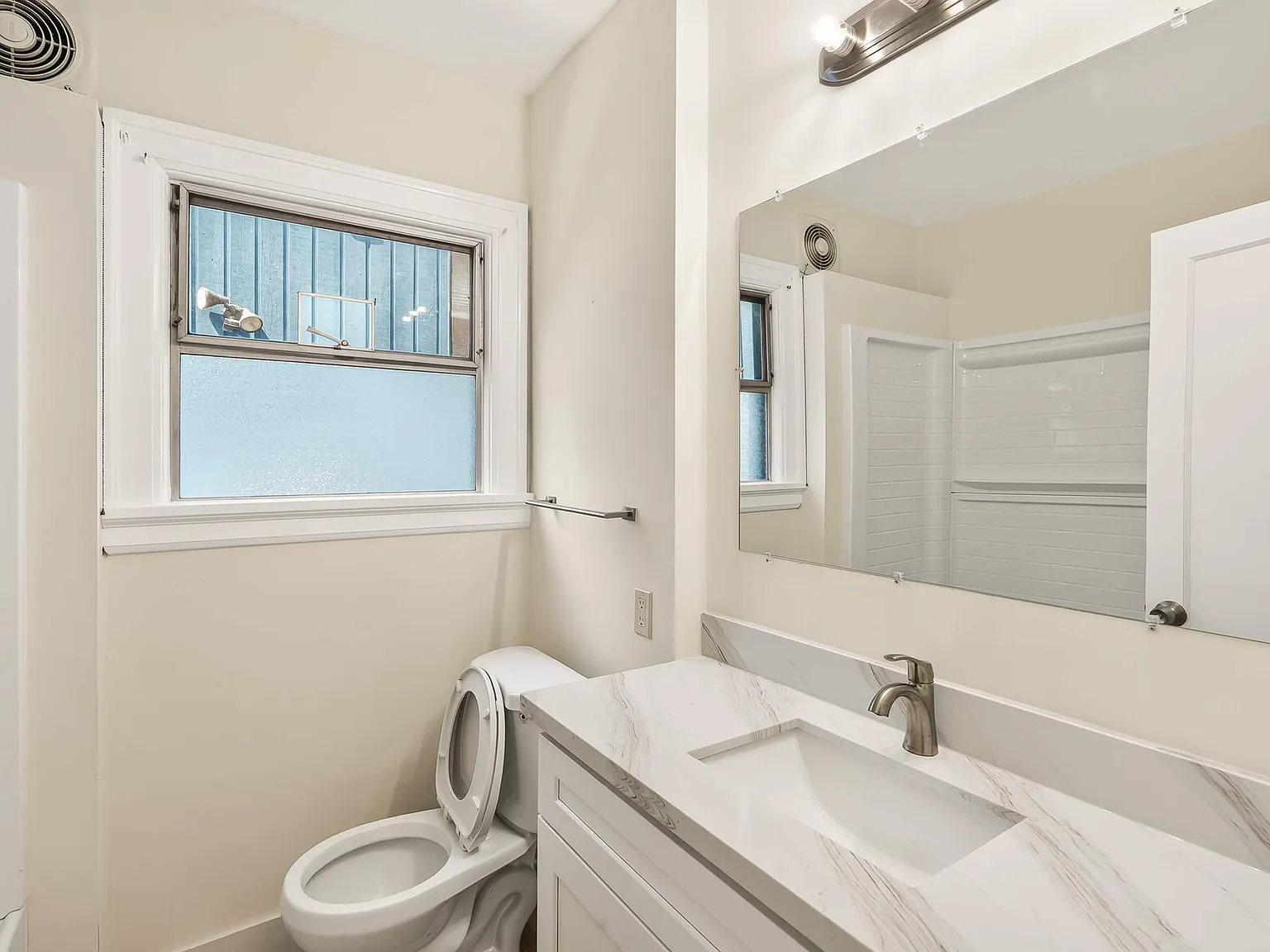2 bed, 2.5 bath, 2700 sqft, $6,500 — Photo 2
