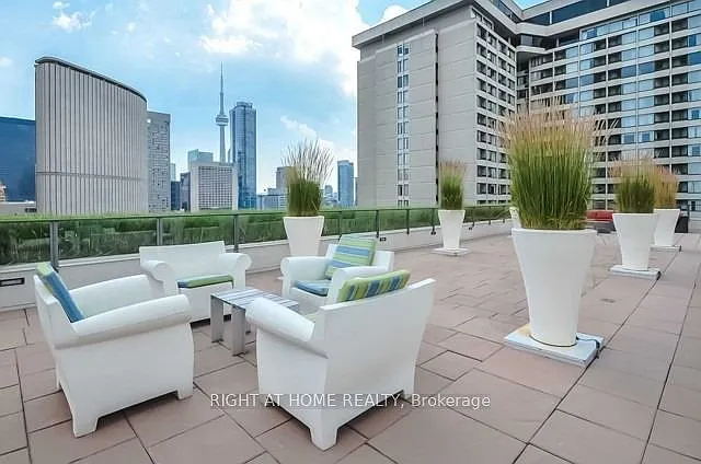 111 Elizabeth St #818 — Photo 37