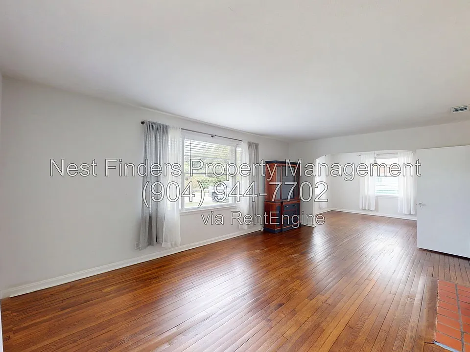 1230 Lechlade St
