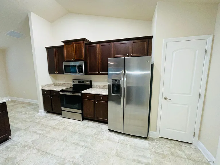 3273 SW Rosser Blvd — Photo 3