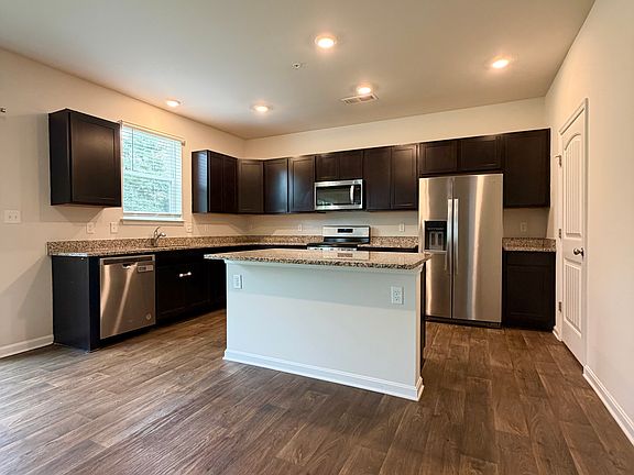 5th image of 416 Lena Ln