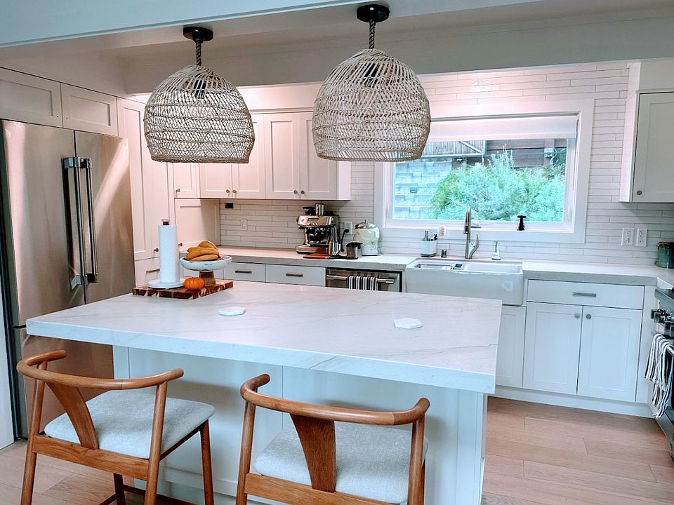 Open plan kitchen, newly renovated with Thermador appliances (dishwasher, fridge freezer with french doors and freezer drawer, oven with 4 burners and hood, microwave drawer in Island) and natural stone countertops.