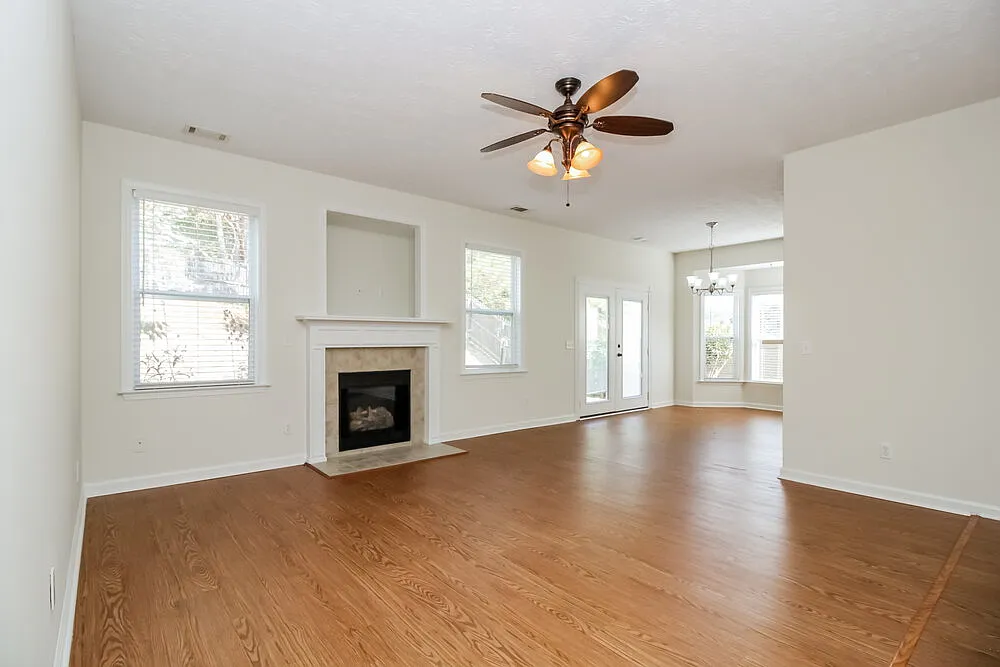 5 bed, 3.0 bath, 2408 sqft, $3,340 — Photo 2