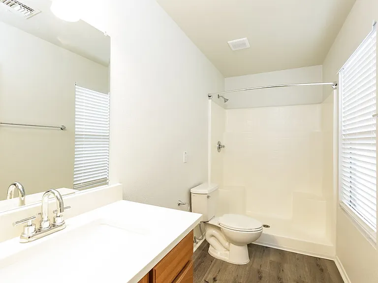 9004 S 4th St — Photo 10