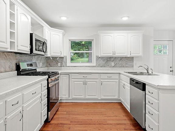 4th image of 8039 W 127th Ln