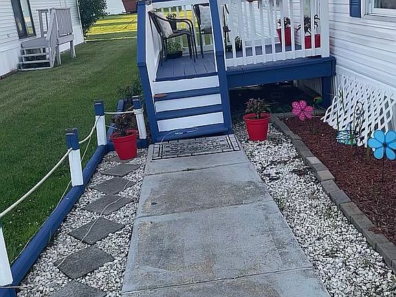 5th image of 221 Garner Dr