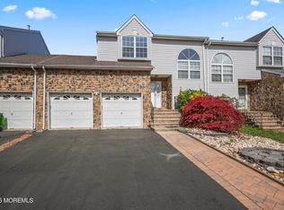 17 Kingfisher Ct, Marlboro, NJ 07746