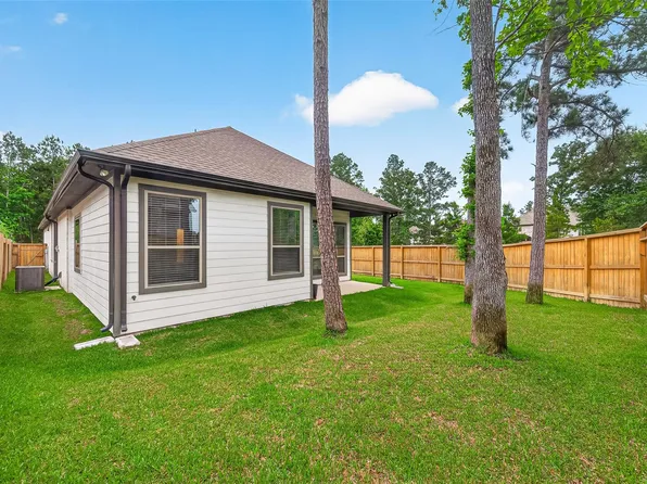305 Rise Ln, Montgomery, TX 77316