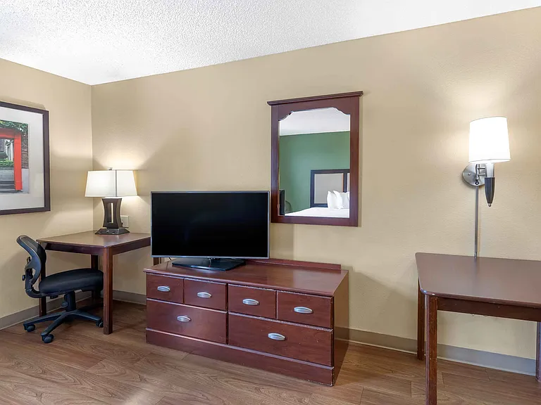 Studio Suite - 1 Queen Bed