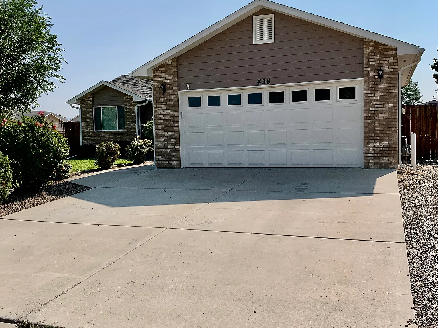 438 Breeze Dr — Photo 3
