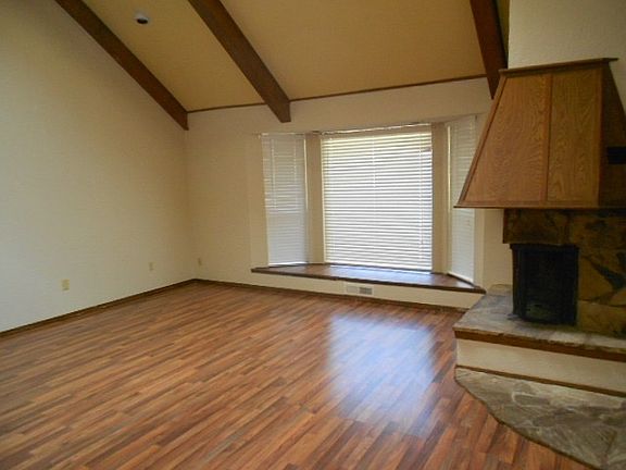 Living, vaulted ceiling, fireplace