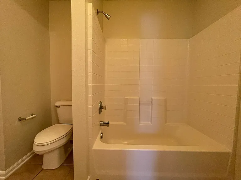 3125 E Banister Rd — Photo 32