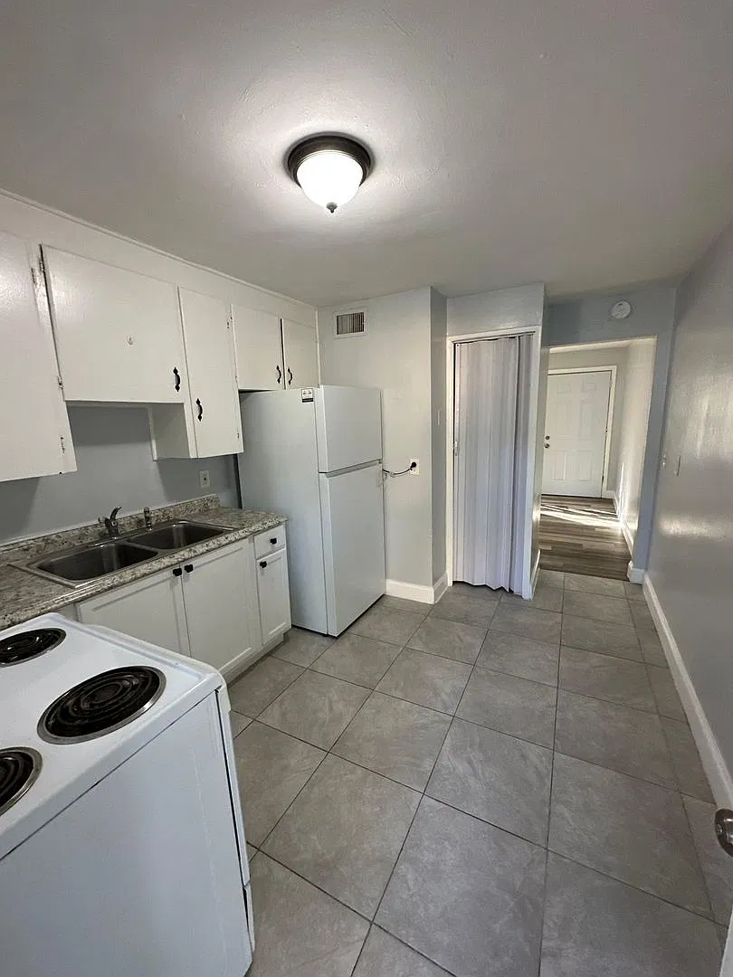 3805 Fairfax St — Photo 2